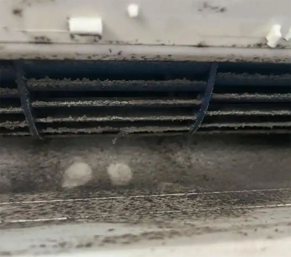 惠山空调吹的风有股烧焦味是怎么回事